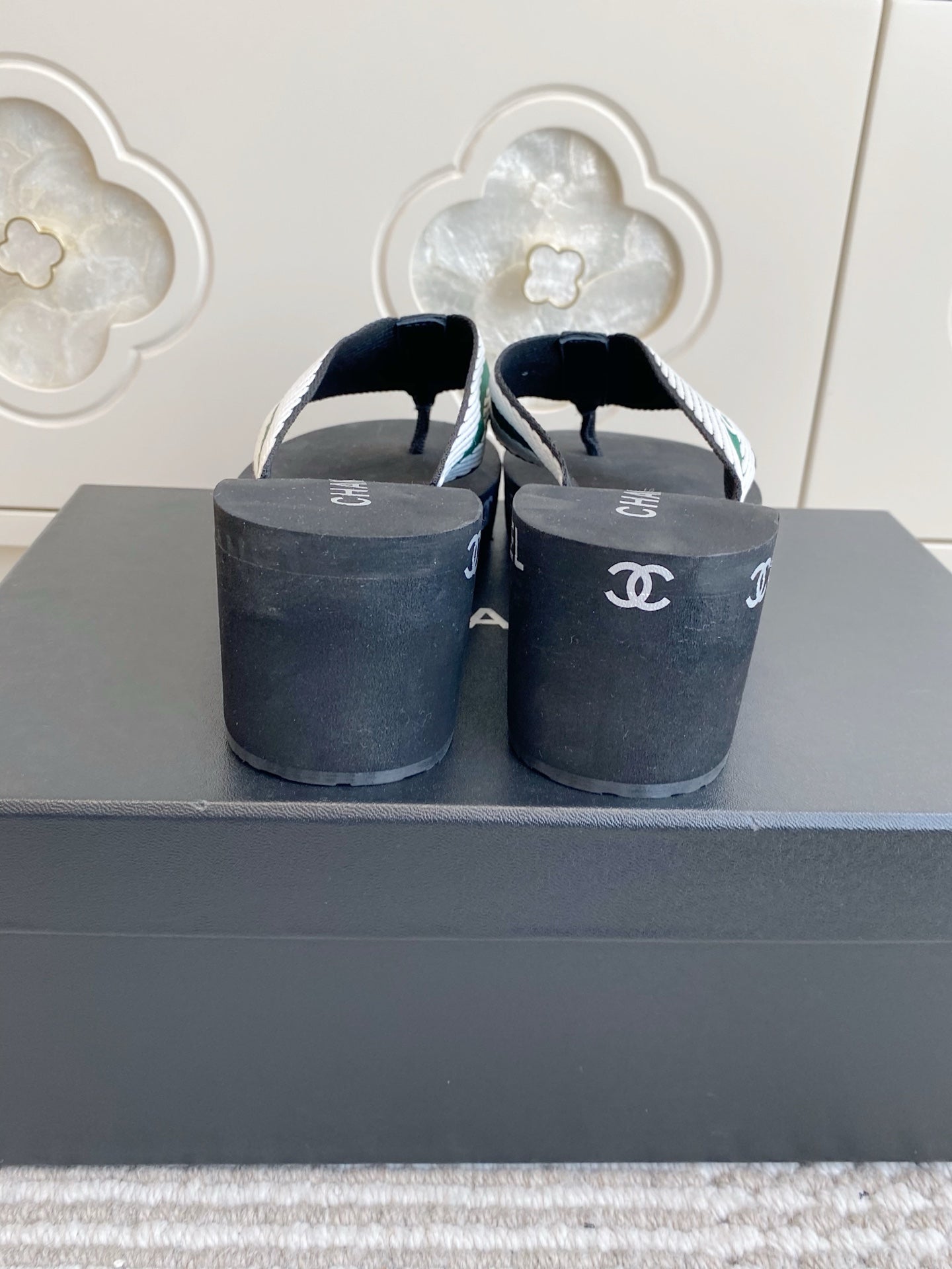 CC 26s Thong Sandals 65 Black White Green Rubber Leather 647676