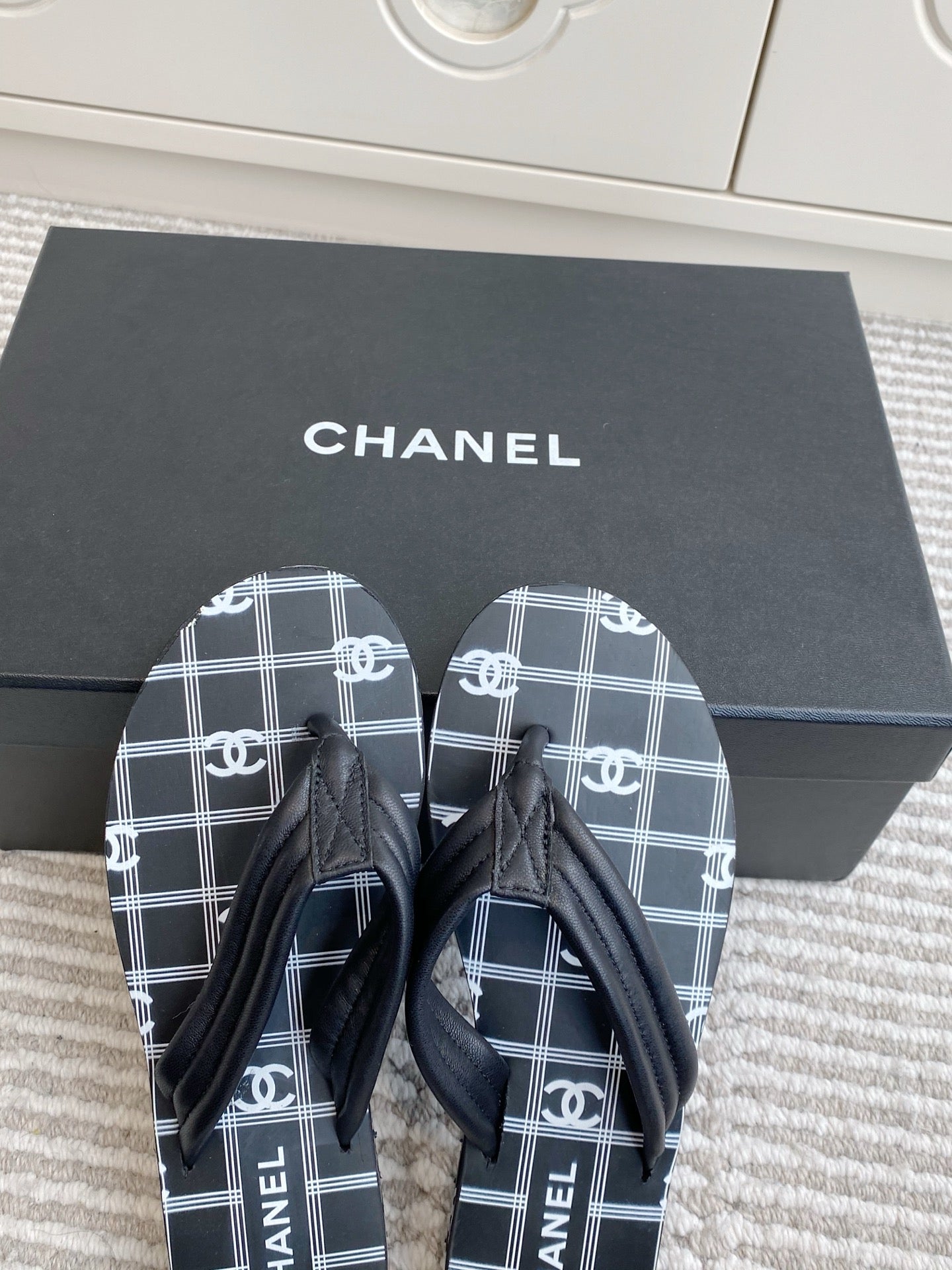 CC 26s Thong Sandals Black Rubber Leather 647679