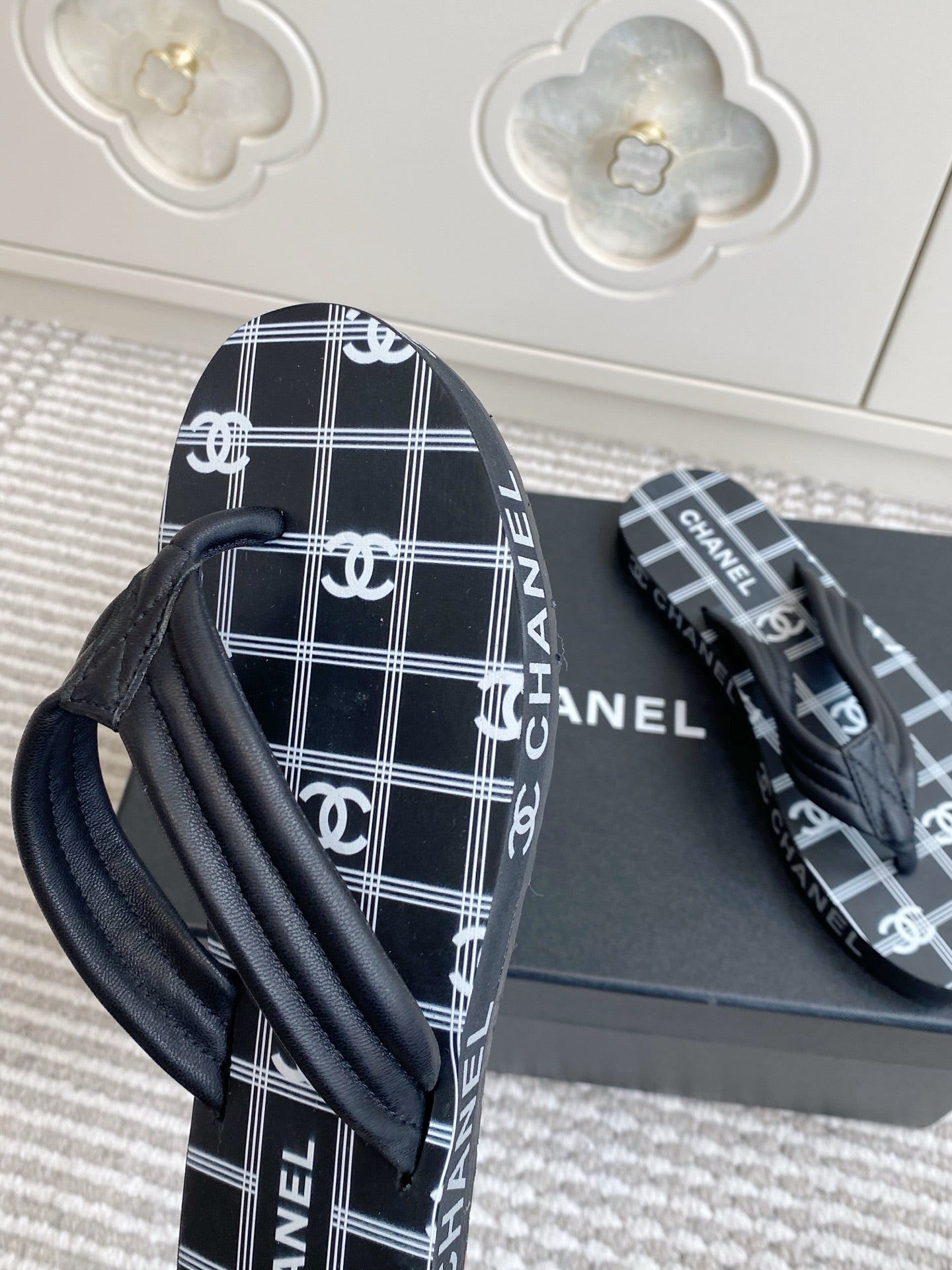 CC 26s Thong Sandals Black Rubber Leather 647679