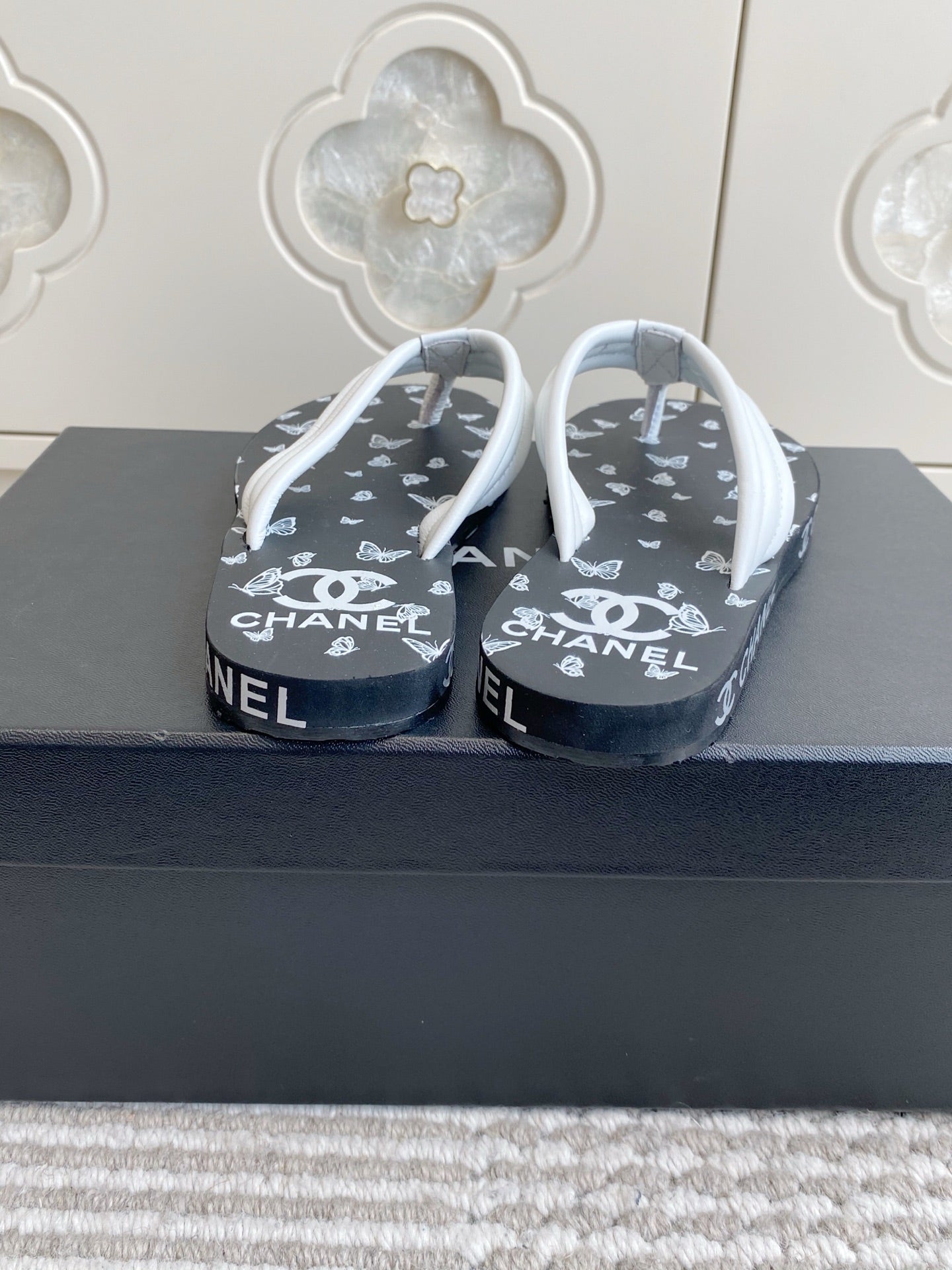 CC 26s Thong Sandals Black White Rubber Leather 647684