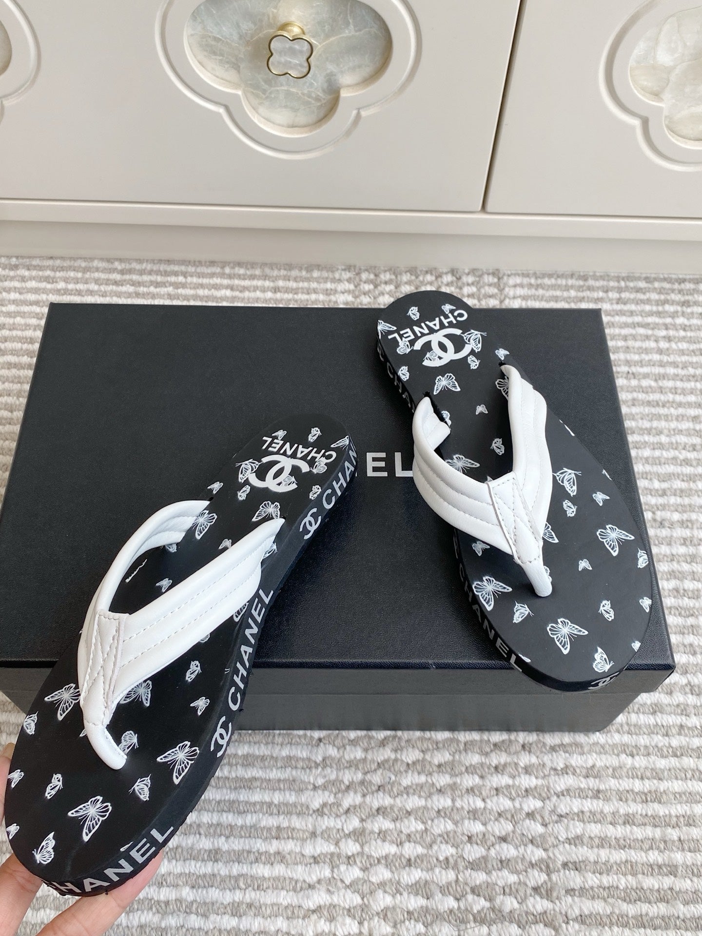 CC 26s Thong Sandals Black White Rubber Leather 647684