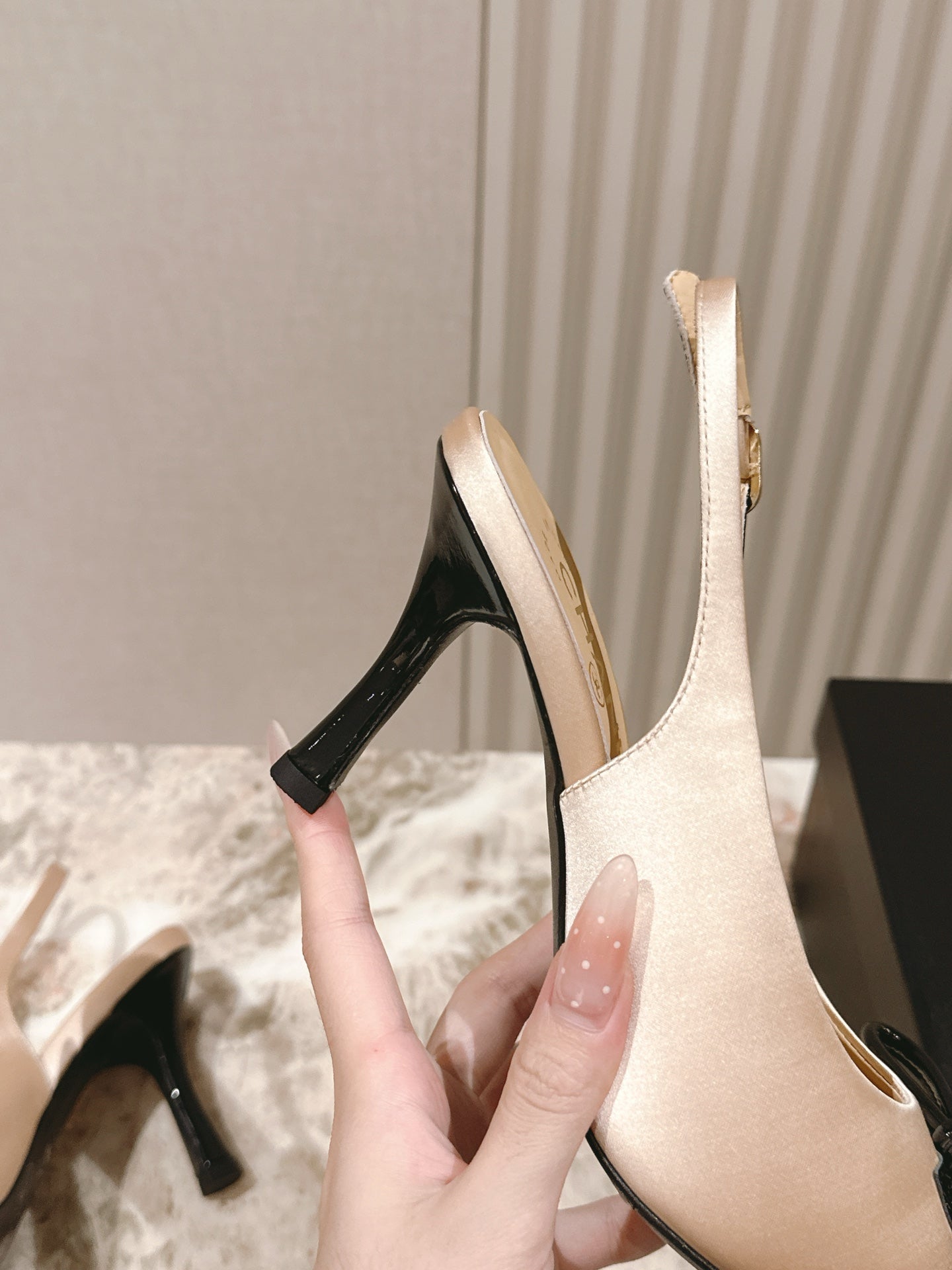 CC 26s Slingback 85 Beige Satin Sheepskin 658479