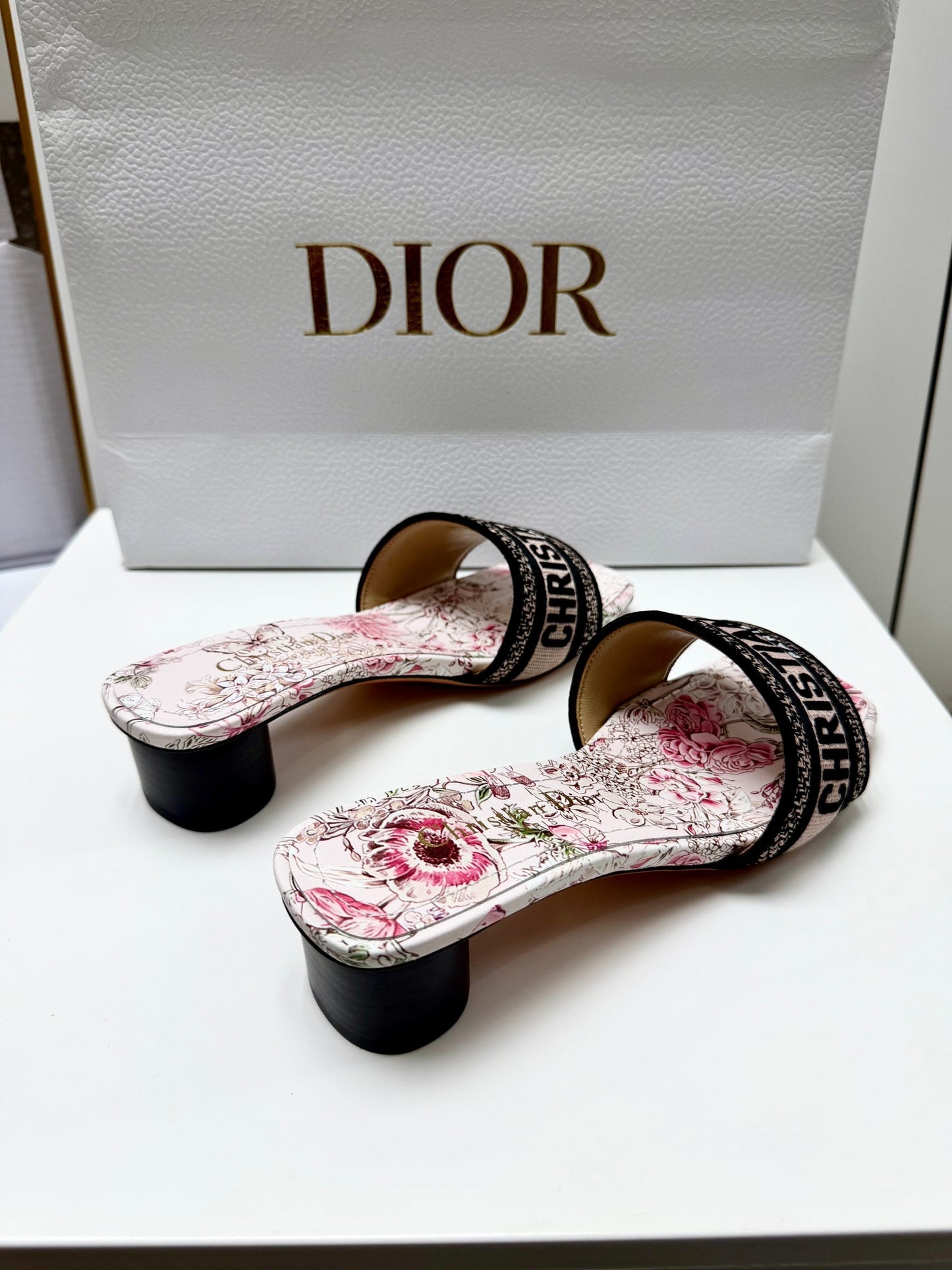 CD 26s Embroidered Sandals Light Pink Black Canvas Leather 683010