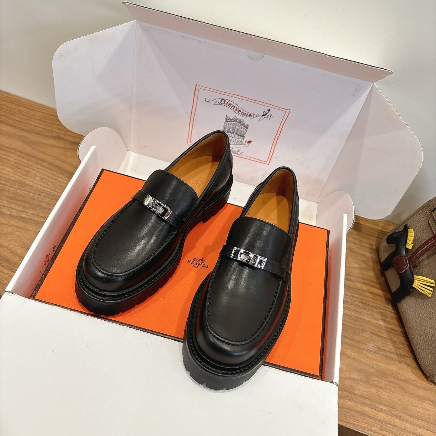 HM 26ss Loafers Black Calfskin Sliver Buckle 638428