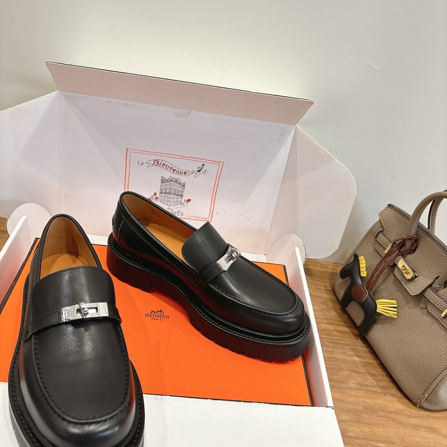HM 26ss Loafers Black Calfskin Sliver Buckle 638428
