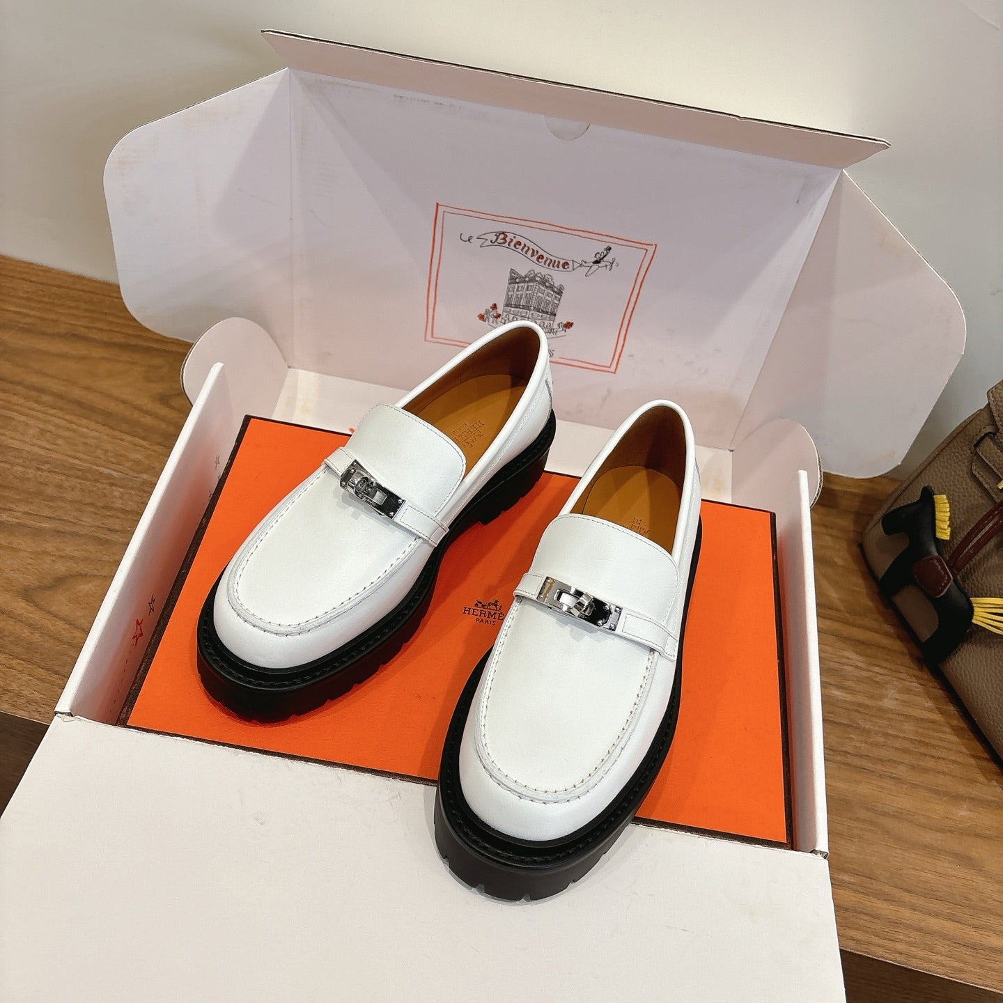 HM 26ss Loafers White Calfskin Sliver Buckle 638427