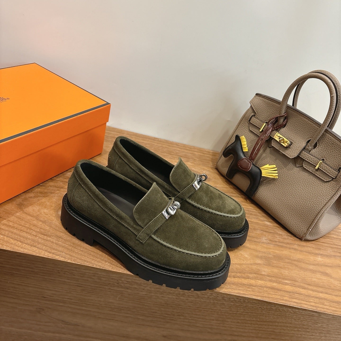 HM 26ss Loafers Olive Green Suede  Sliver Buckle 638432