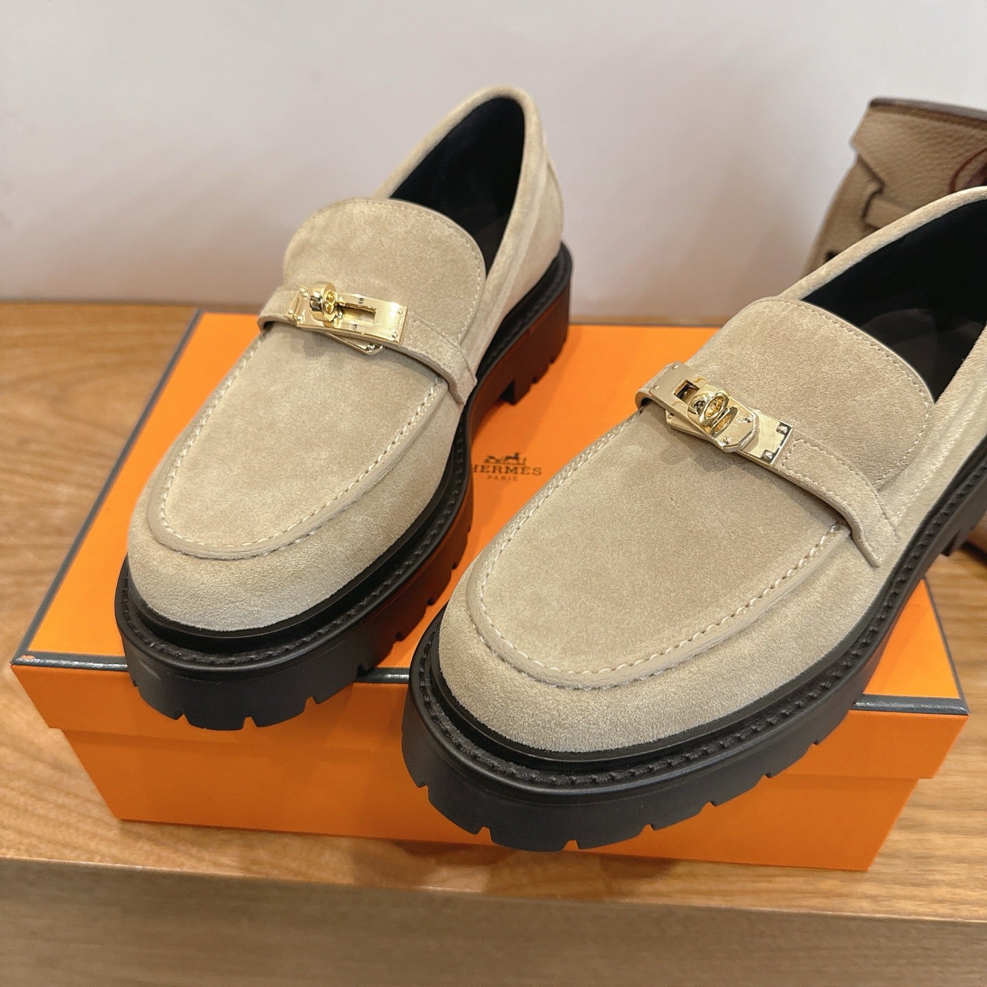 HM 26ss Loafers Beige Black Suede Calfskin 638440