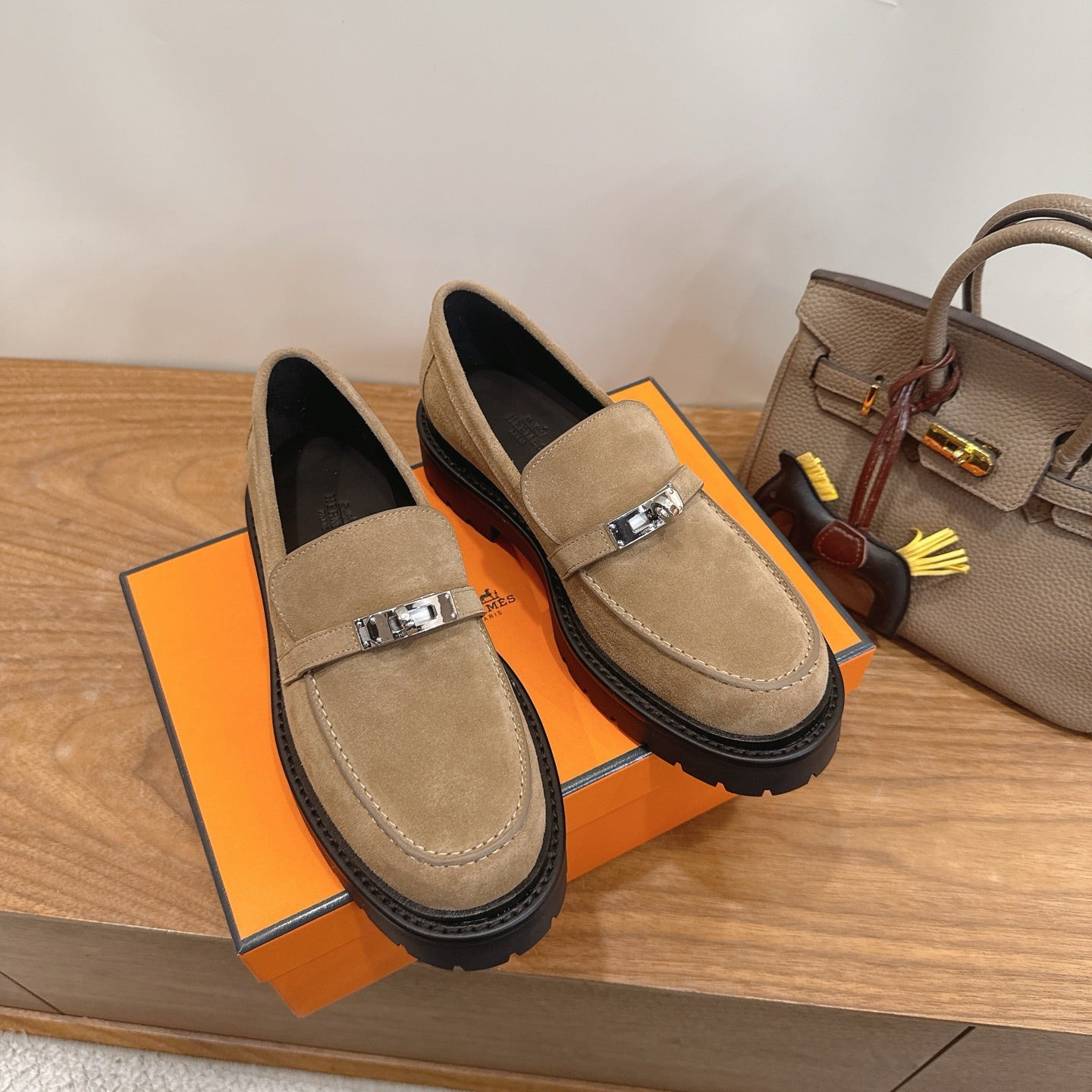 HM 26ss Loafers Dark Beige Black Suede Calfskin 638441