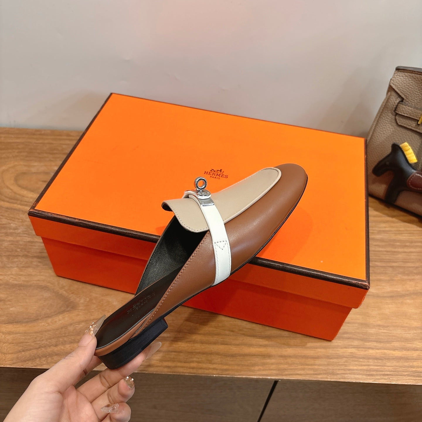 HM 26ss Mule Beige Brown Calfskin Sliver Buckle 638470