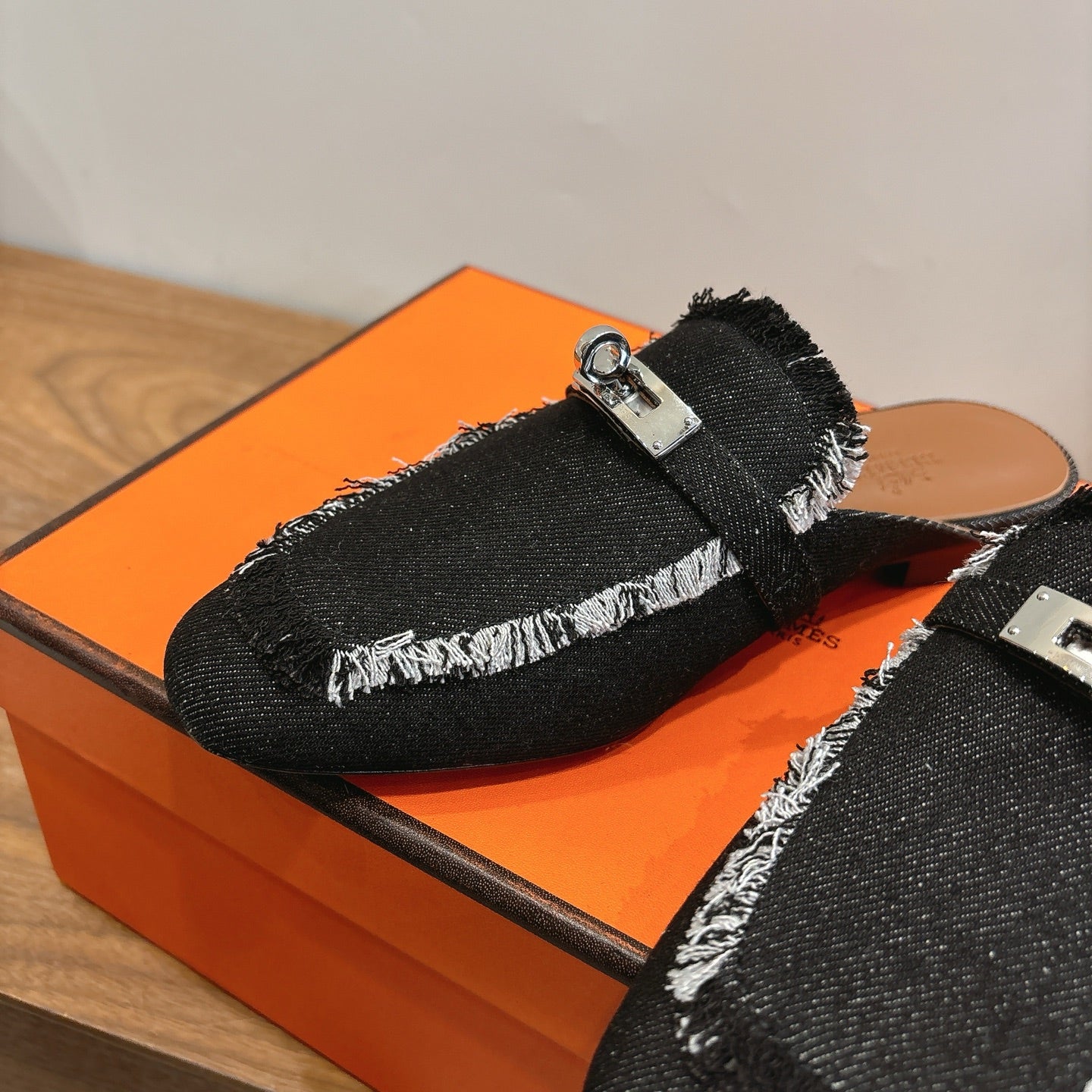 HM 26ss Mule Black Denim Leather Sliver Buckle  638473