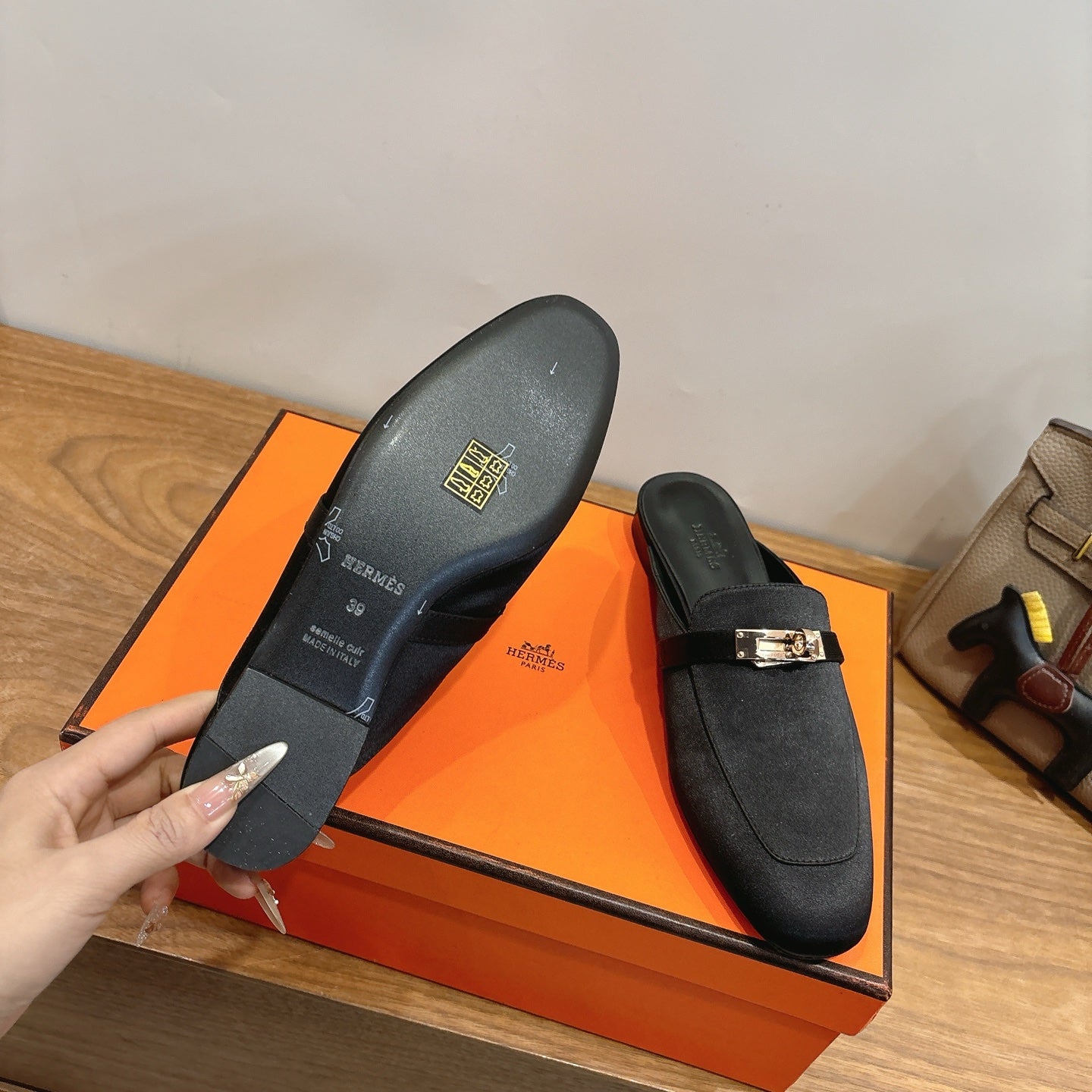 HM 26ss Mule Black Smooth Calfskin Leather 638476