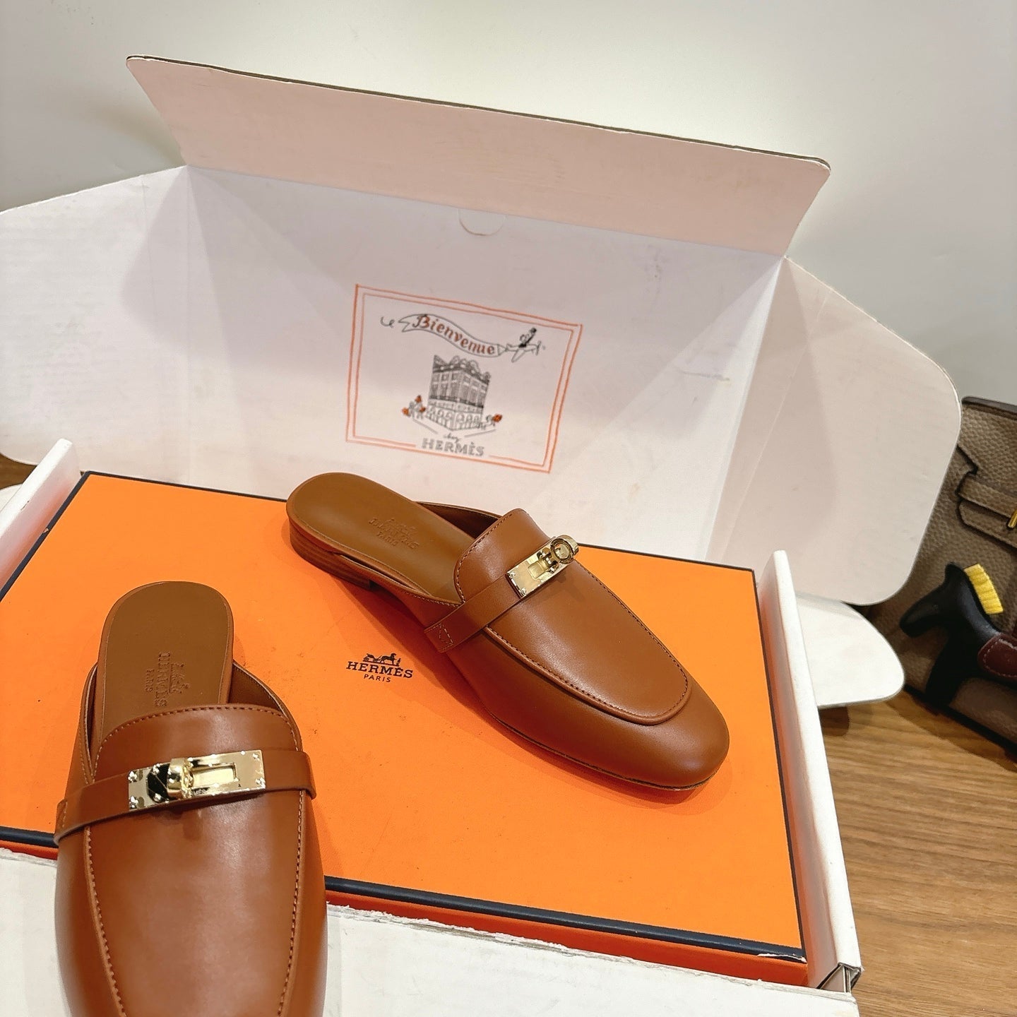 HM 26ss Mule Camel Brown Calfskin Gold Buckle 638472