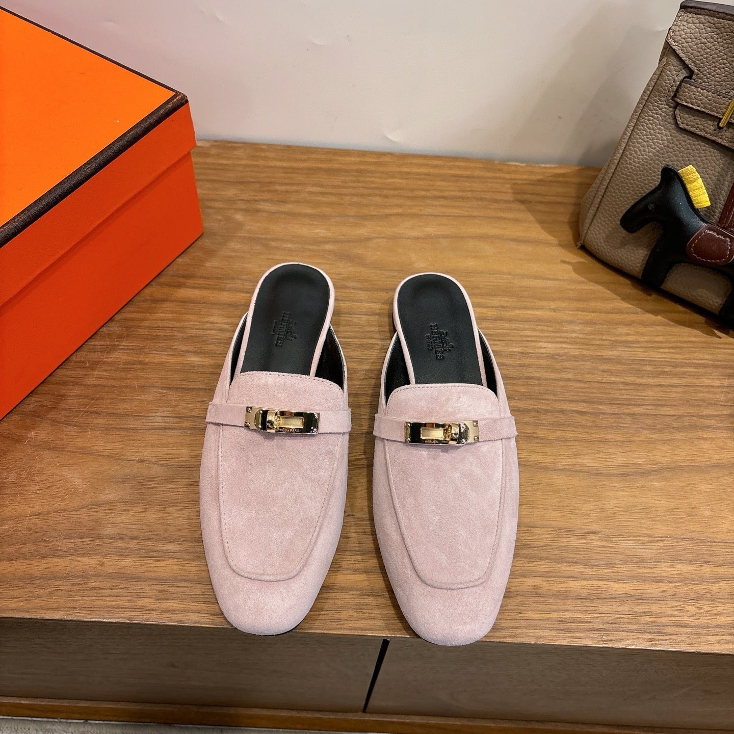 HM 26ss Mule Light Pink Black Suede Calfskin 638484