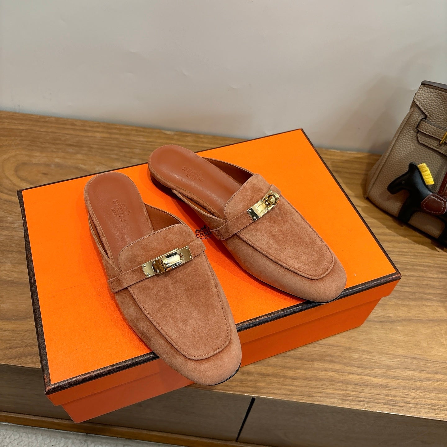 HM 26ss Mule Camel Brown Suede Calfskin 638483