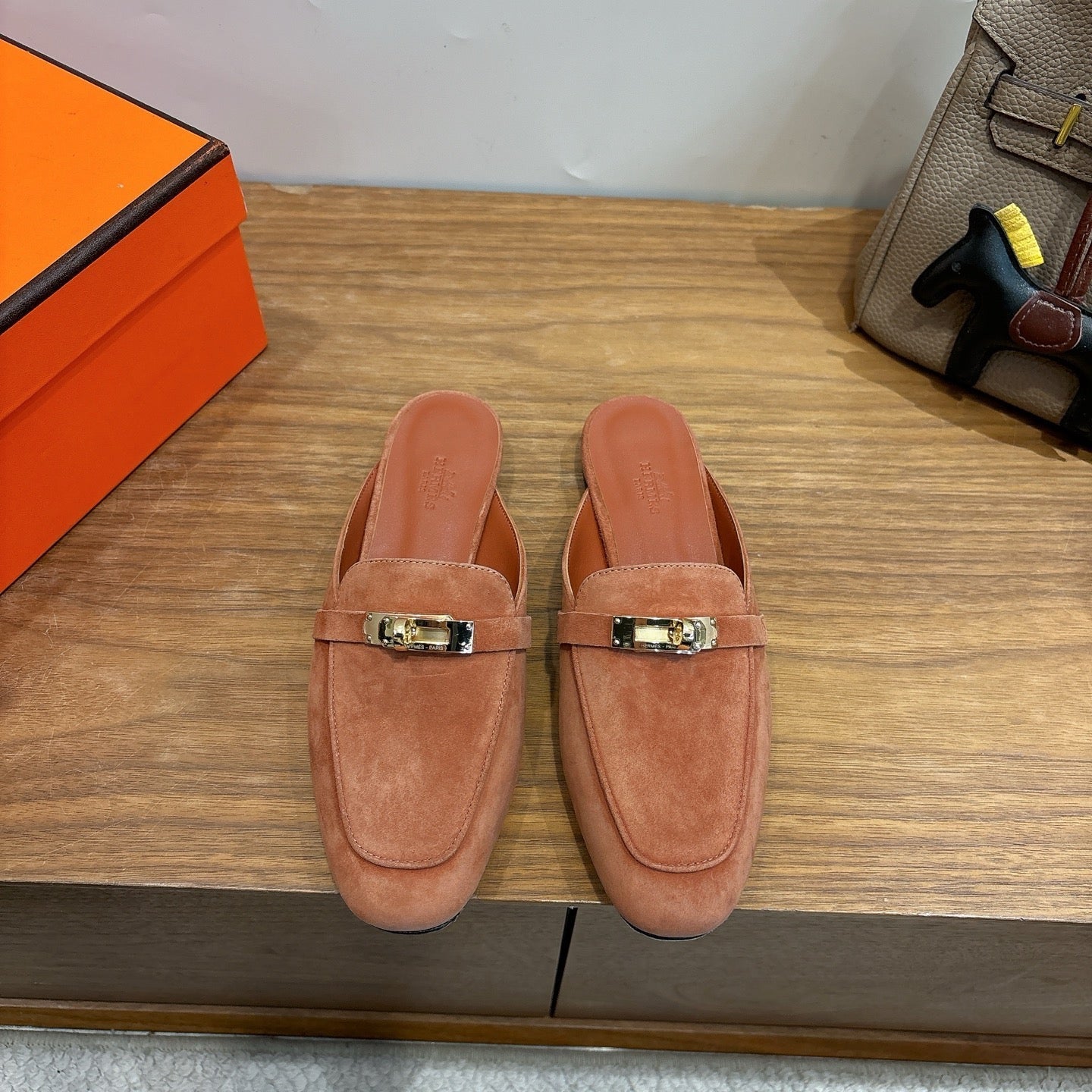 HM 26ss Mule Camel Brown Suede Calfskin 638483