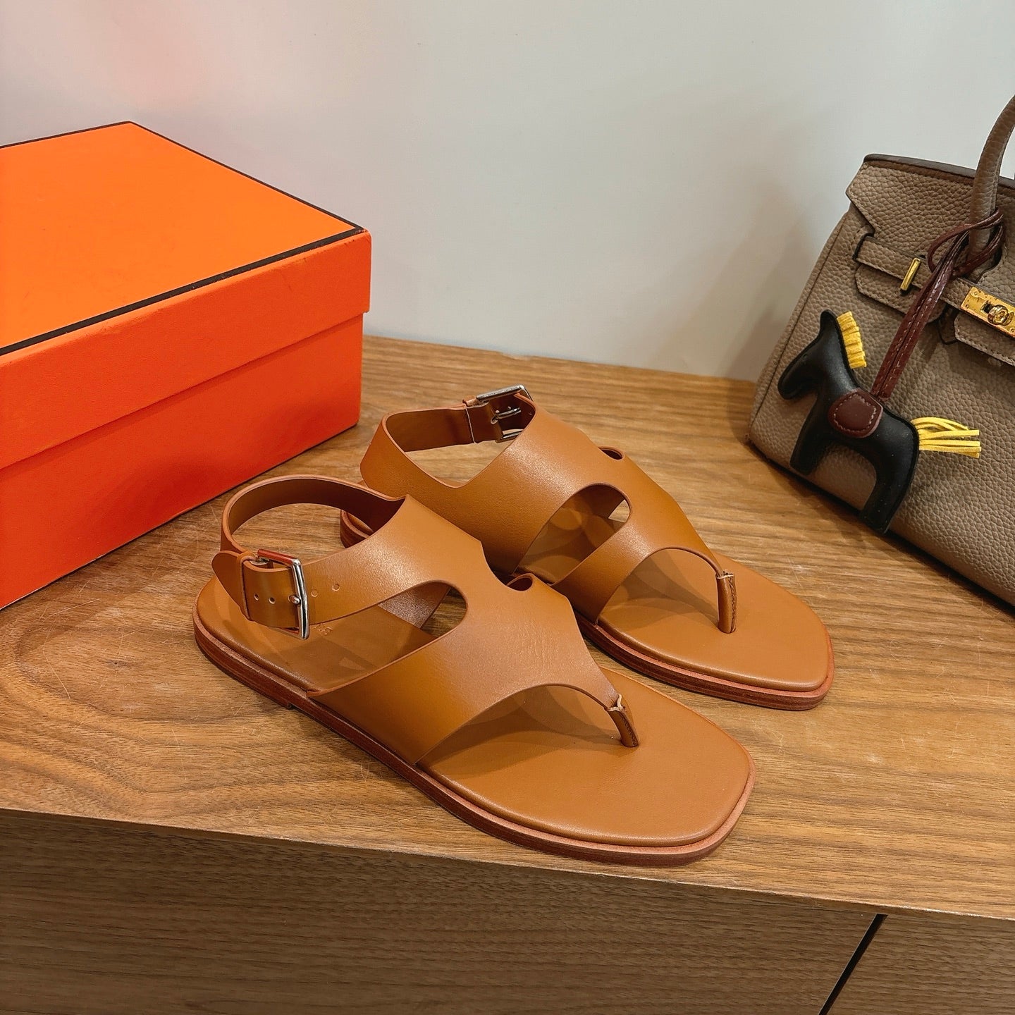 HM 26ss Thong Sandal Brown Calfskin 638405