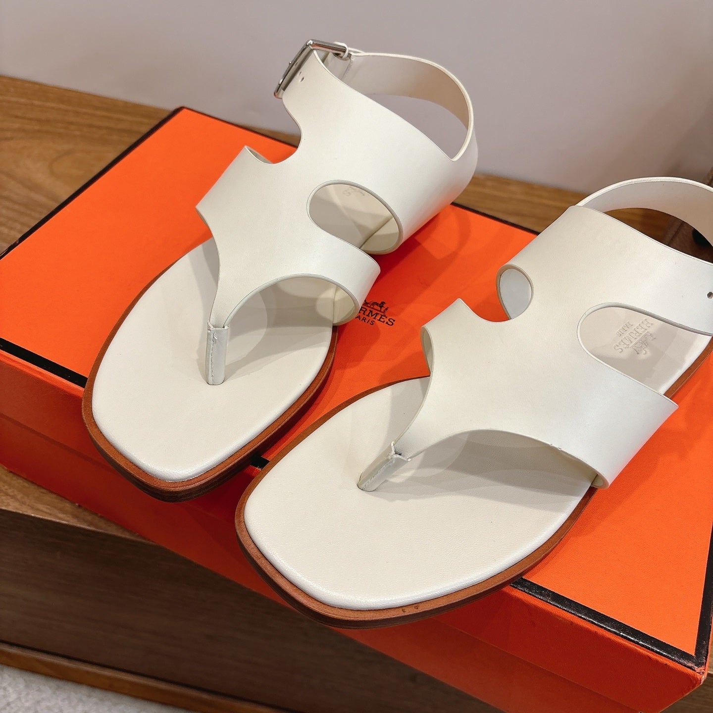 HM 26ss Thong Sandal White Calfskin 638408