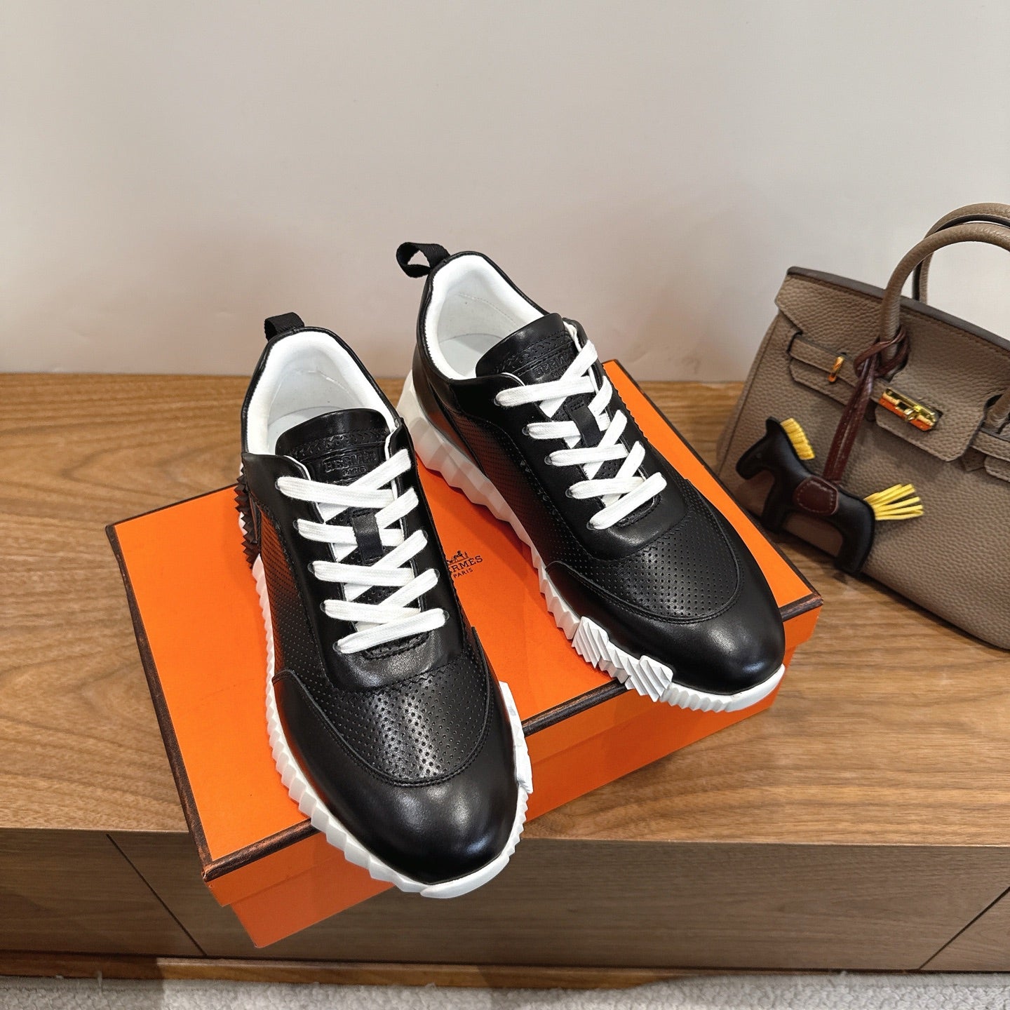 HM 26ss Sneakers Black Leather 638578