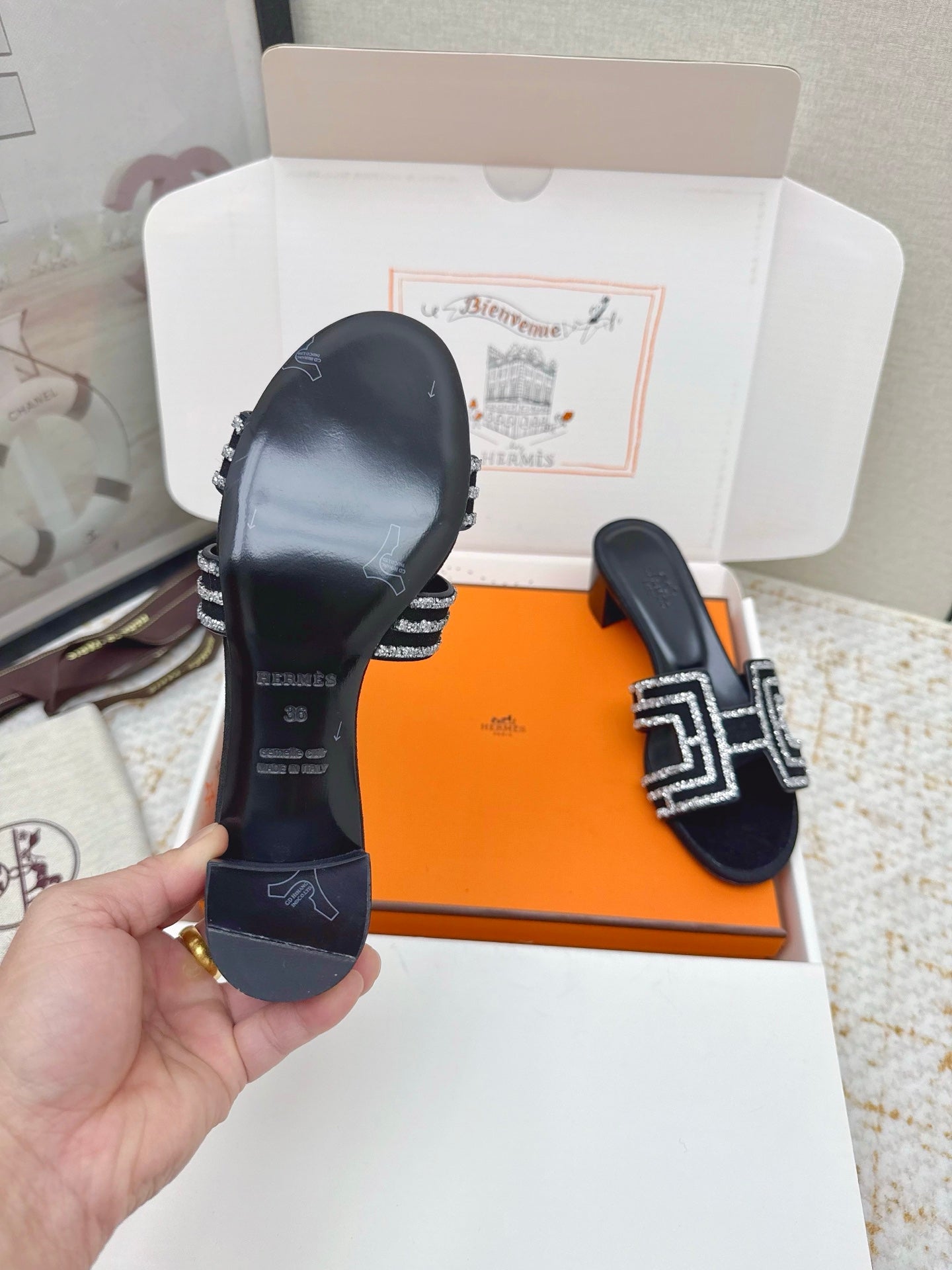 HM 26ss Oran Sandals 50 Black Cowhide 625230