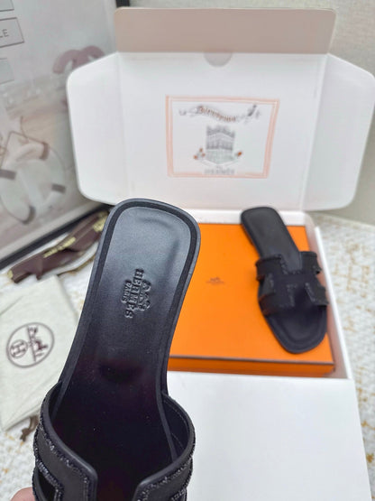 HM 26ss Oran Sandals Black Sheepskin Rhinestone 625231