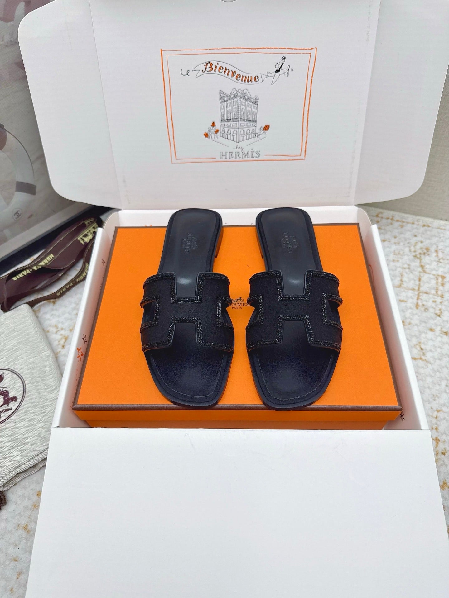 HM 26ss Oran Sandals Black Sheepskin Rhinestone 625231