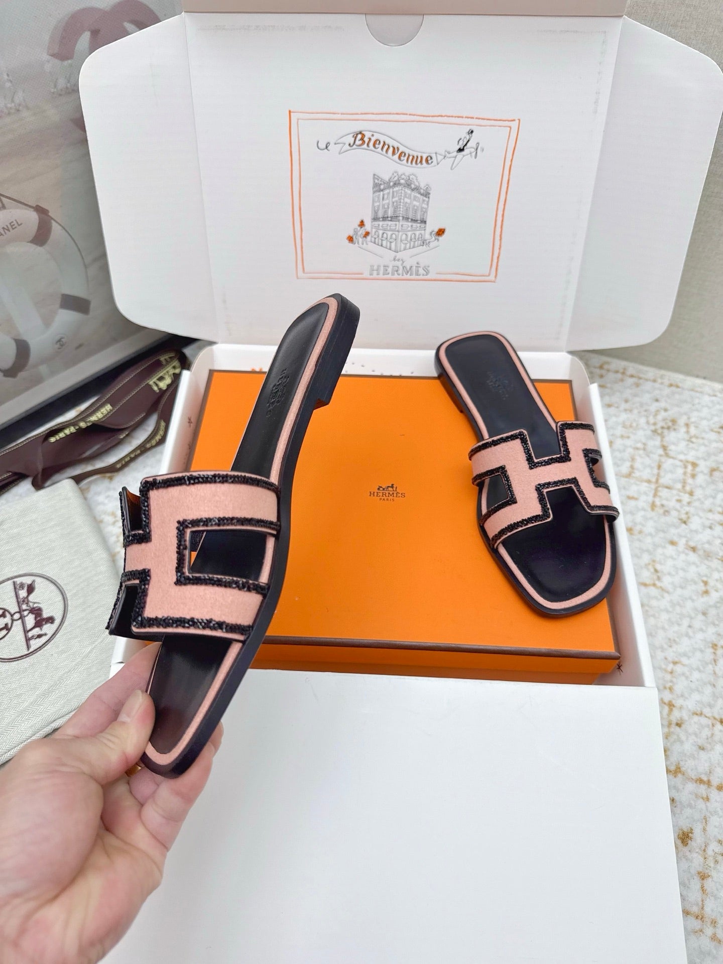 HM 26ss Oran Sandals Black Pink Sheepskin Rhinestone 625232