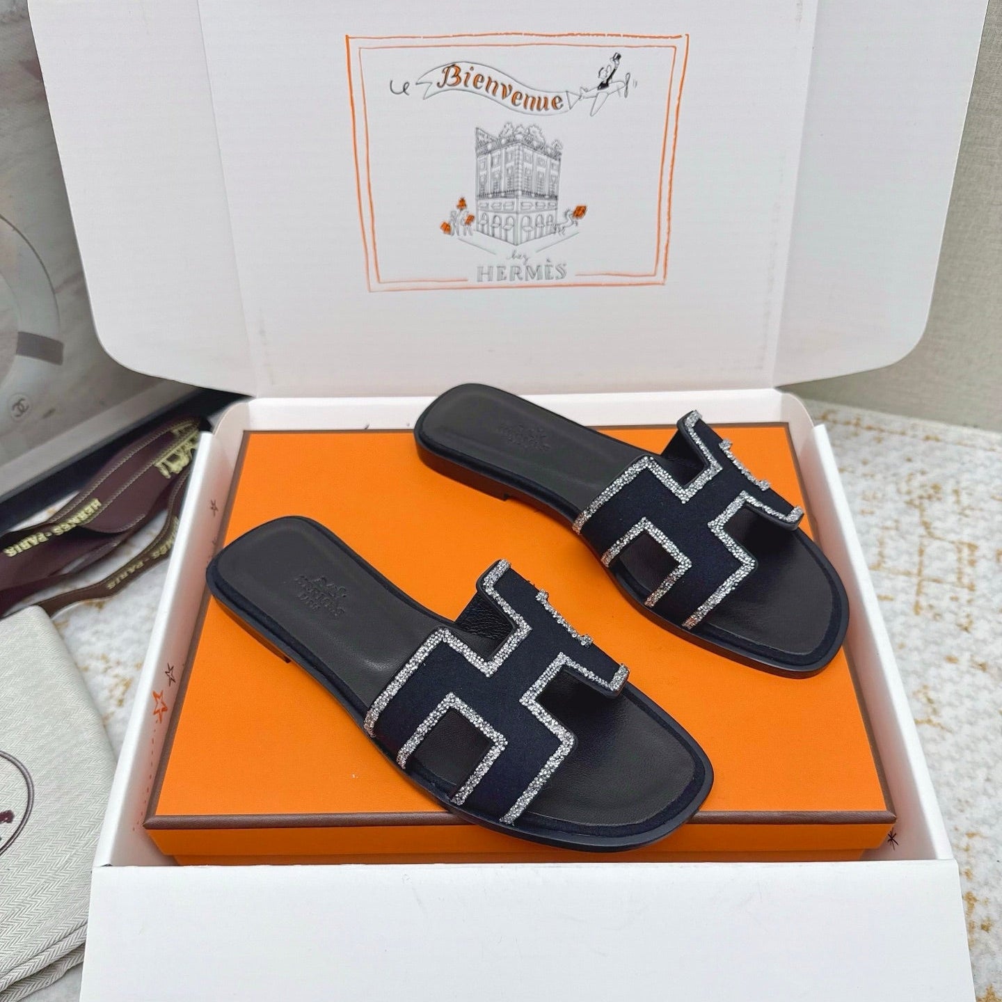 HM 26ss Oran Sandals Black Navy Blue Sheepskin Rhinestone 625233