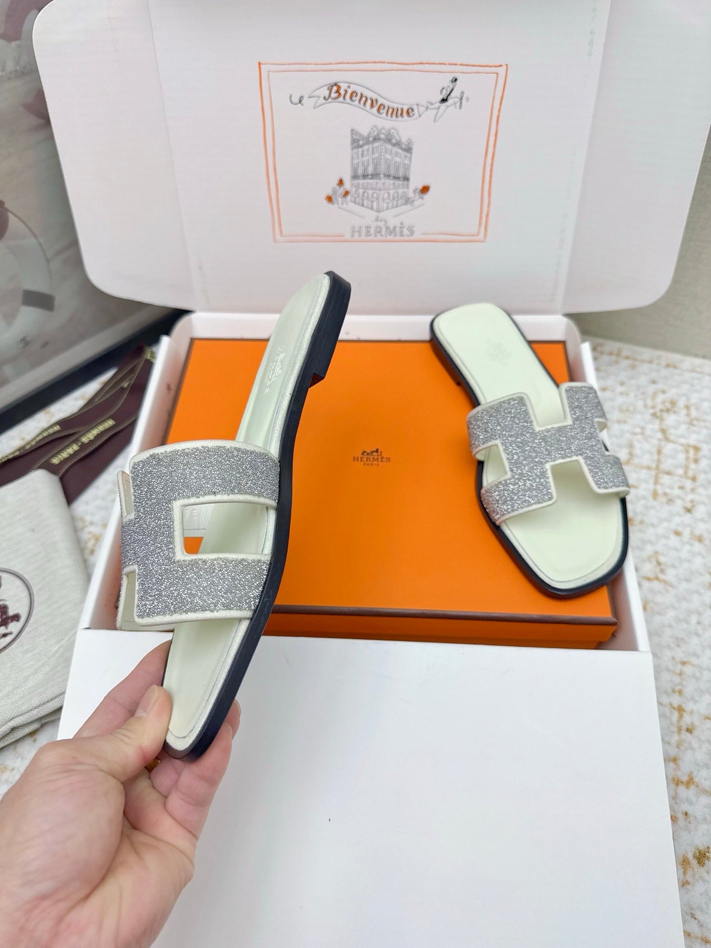 HM 26ss Oran Sandals Cream Gray Rhinestone Cowhide 625262