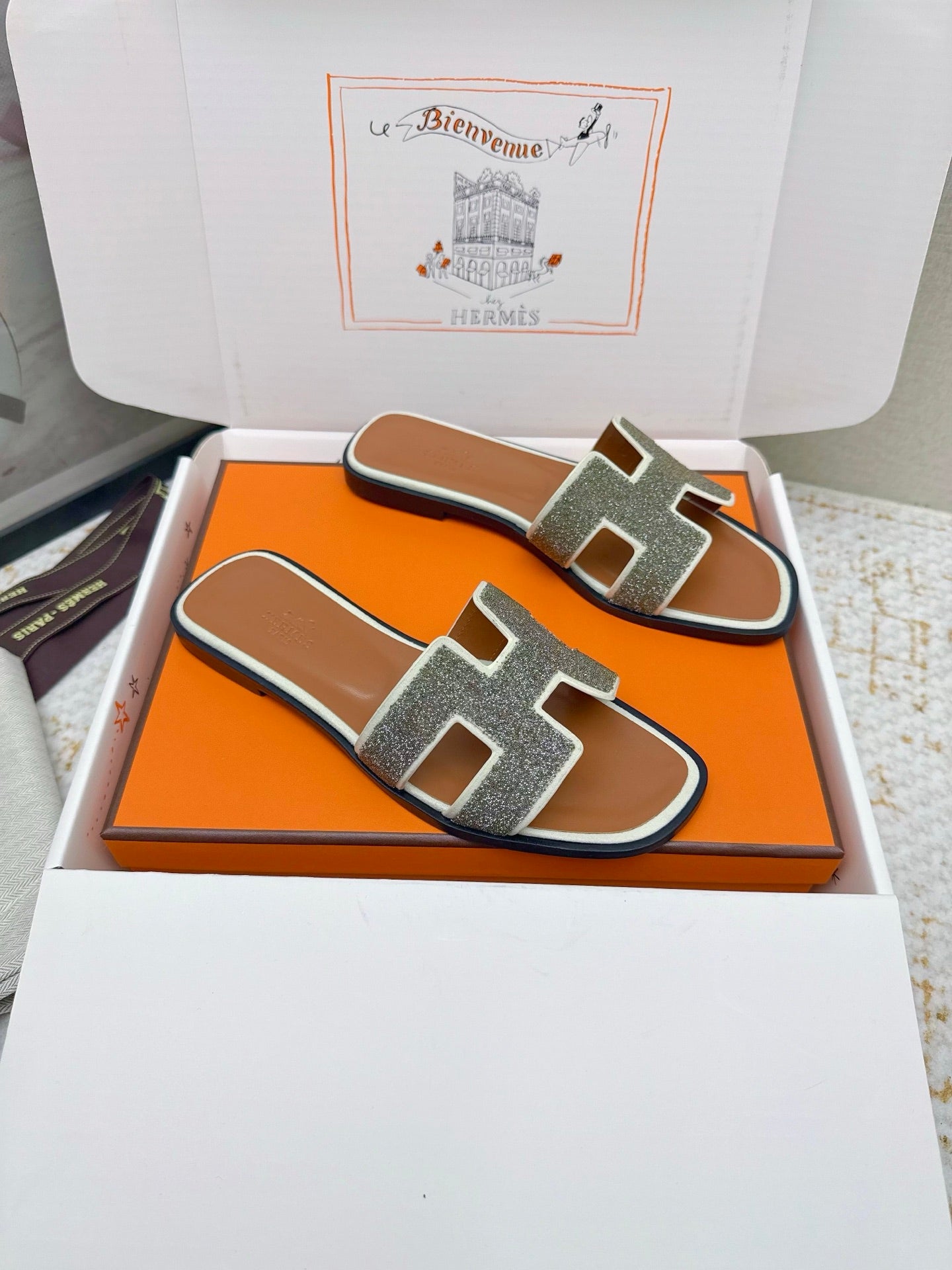 HM 26ss Oran Sandals Brown Gray Rhinestone Cowhide 625263