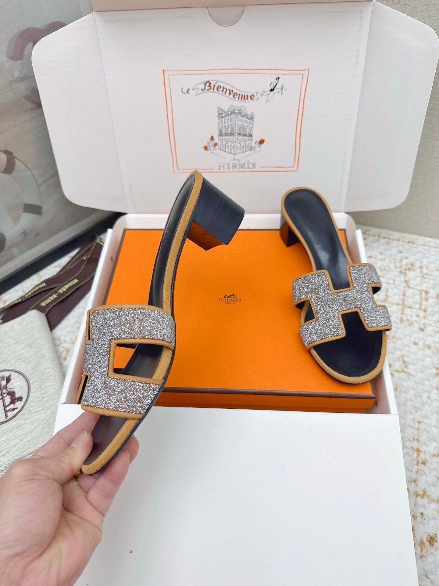 HM 26ss Oran Sandals 50 Grey Taupe Rhinestone Cowhide 625268