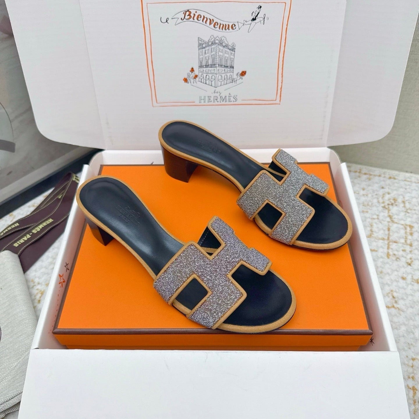HM 26ss Oran Sandals 50 Grey Taupe Rhinestone Cowhide 625268