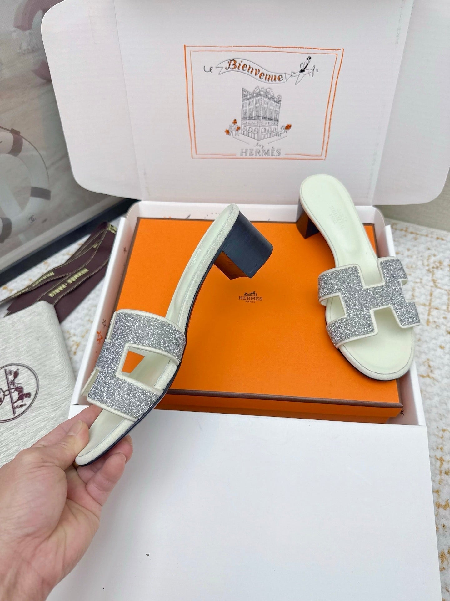 HM 26ss Oran Sandals 50 Cream Gray Rhinestone Cowhide 625269
