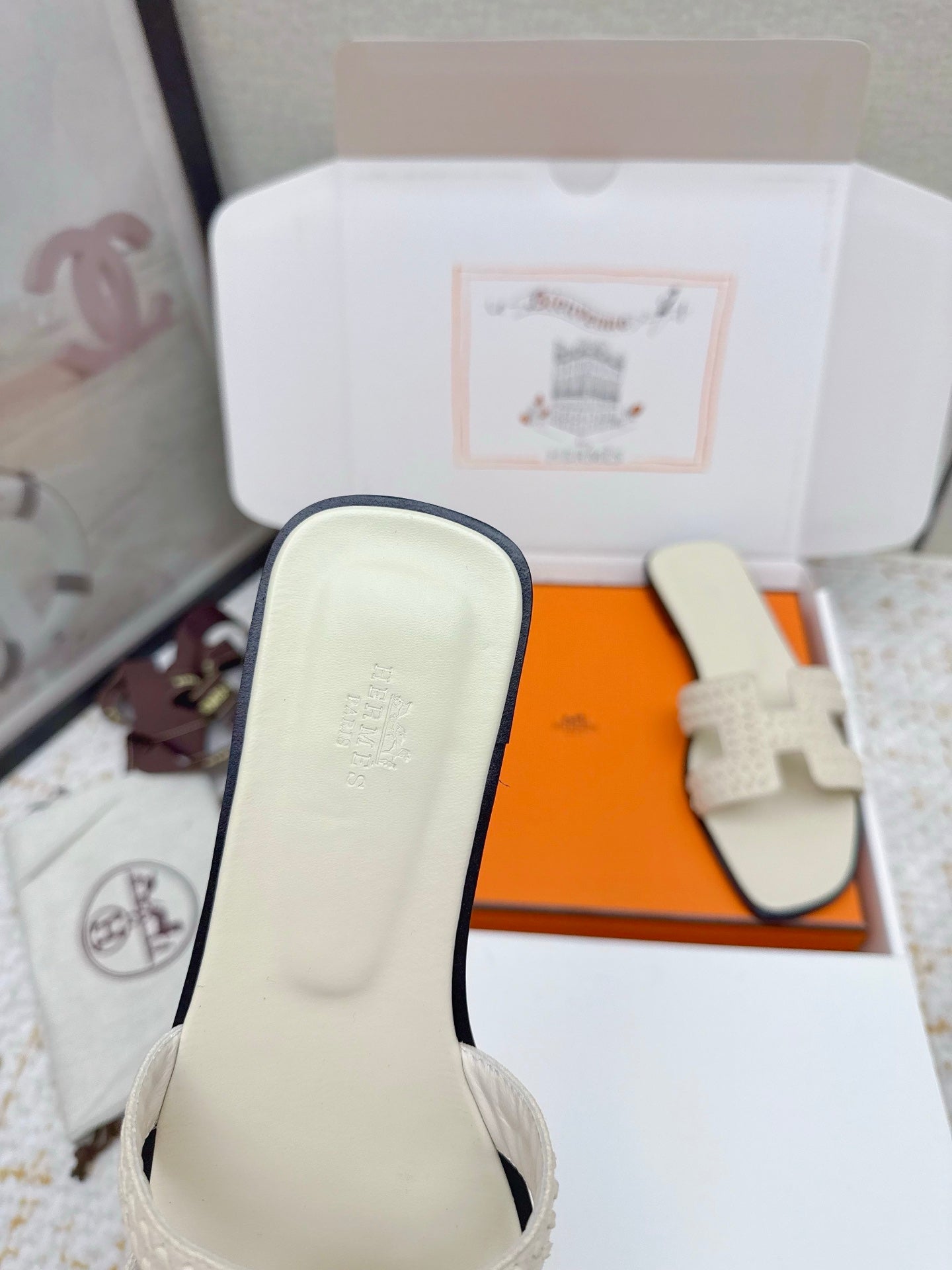 HM 26ss Oran Sandals Cream Suede Sheepskin 625136
