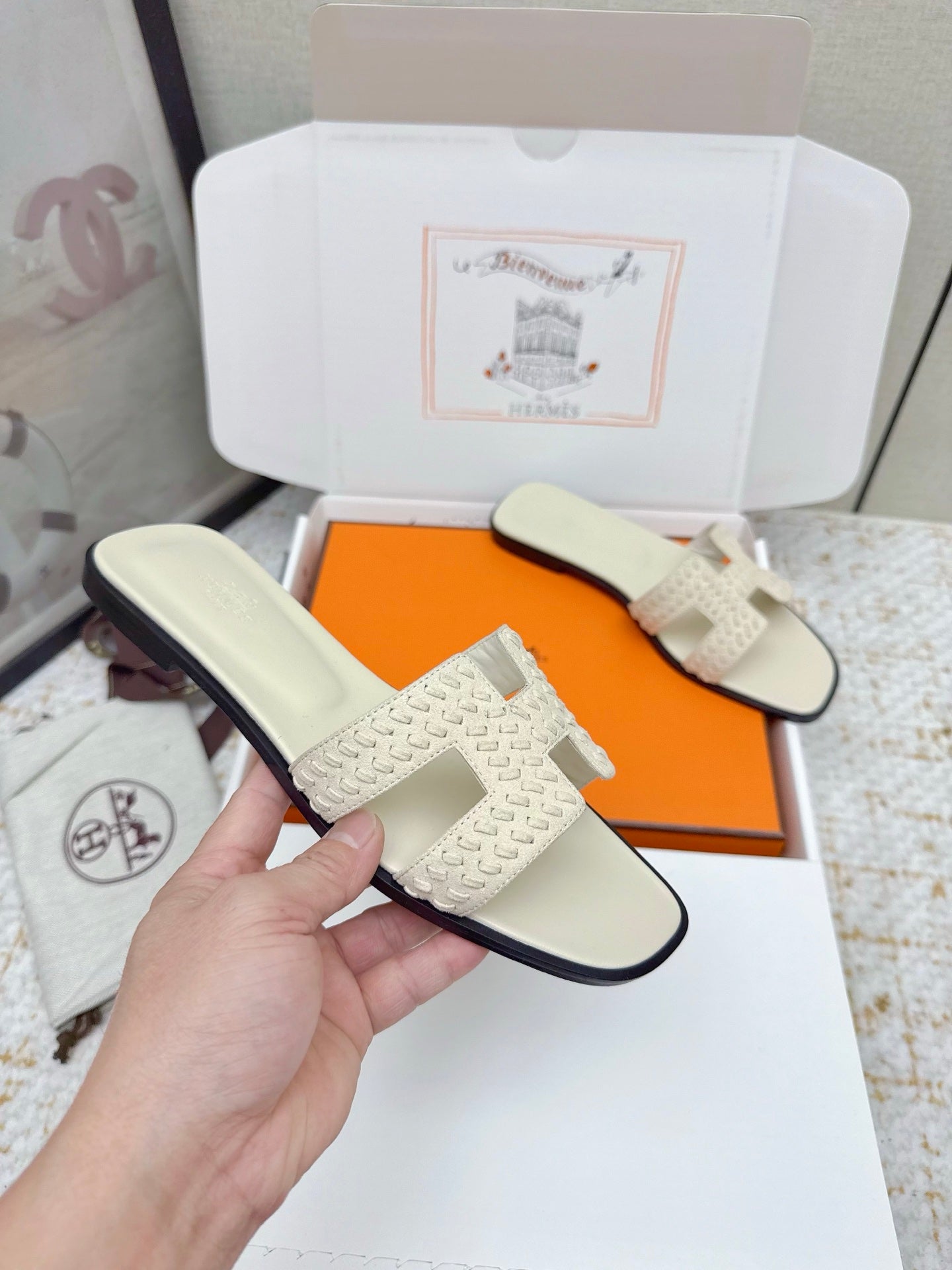HM 26ss Oran Sandals Cream Suede Sheepskin 625136