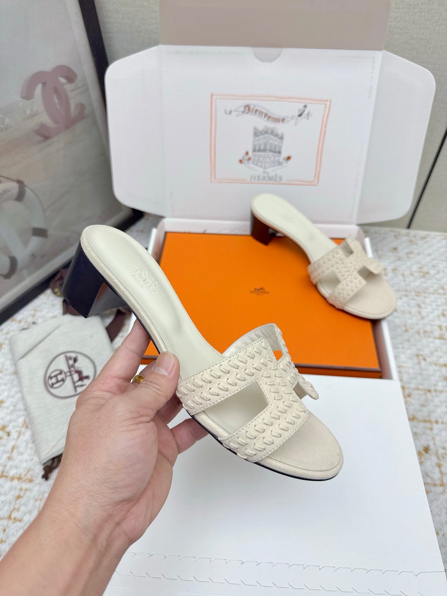 HM 26ss Oran Sandals 50 Cream Suede Sheepskin 625141