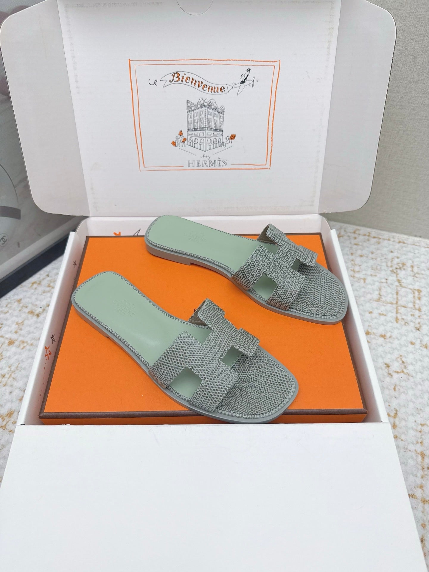 HM 26ss Oran Sandals Gray Green Cowhide 625047