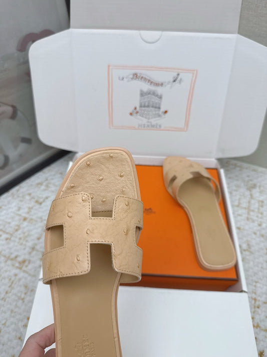 HM 26ss Oran Sandals Beige Ostrich Leather 625096