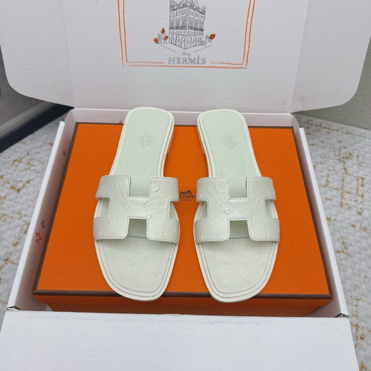 HM 26ss Oran Sandals Craie Ostrich Leather 625097