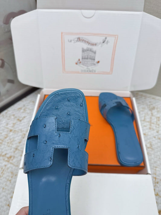HM 26ss Oran Sandals Blue Ostrich Leather 625100