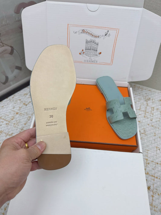 HM 26ss Oran Sandals Sage Green Ostrich Leather 625101