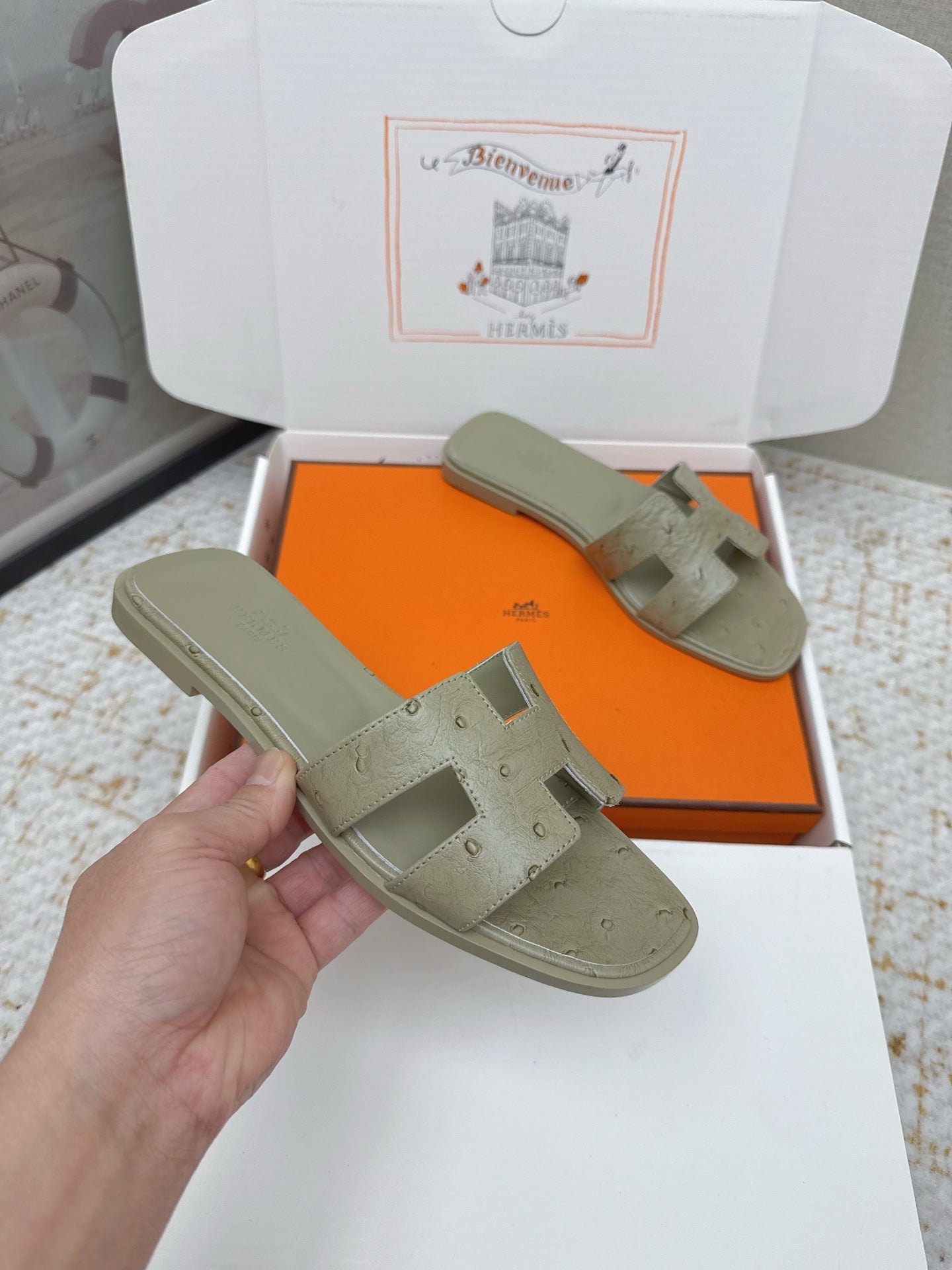 HM 26ss Oran Sandals Soft Olive Ostrich Leather 625107