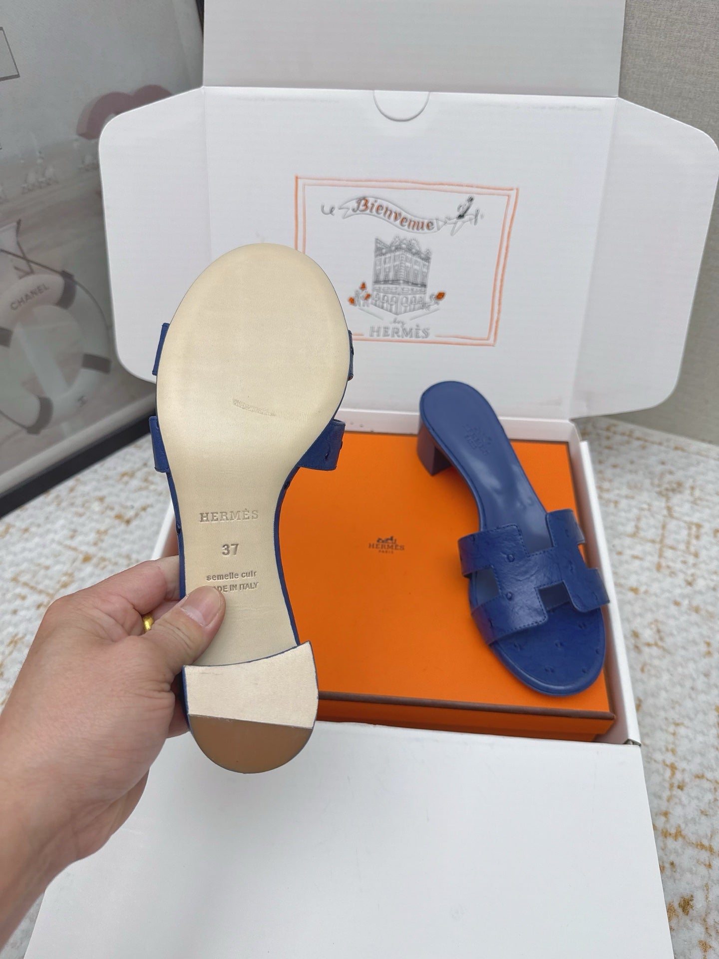 HM 26ss Oran Sandals 50 Blue Encre Ostrich Leather 625131