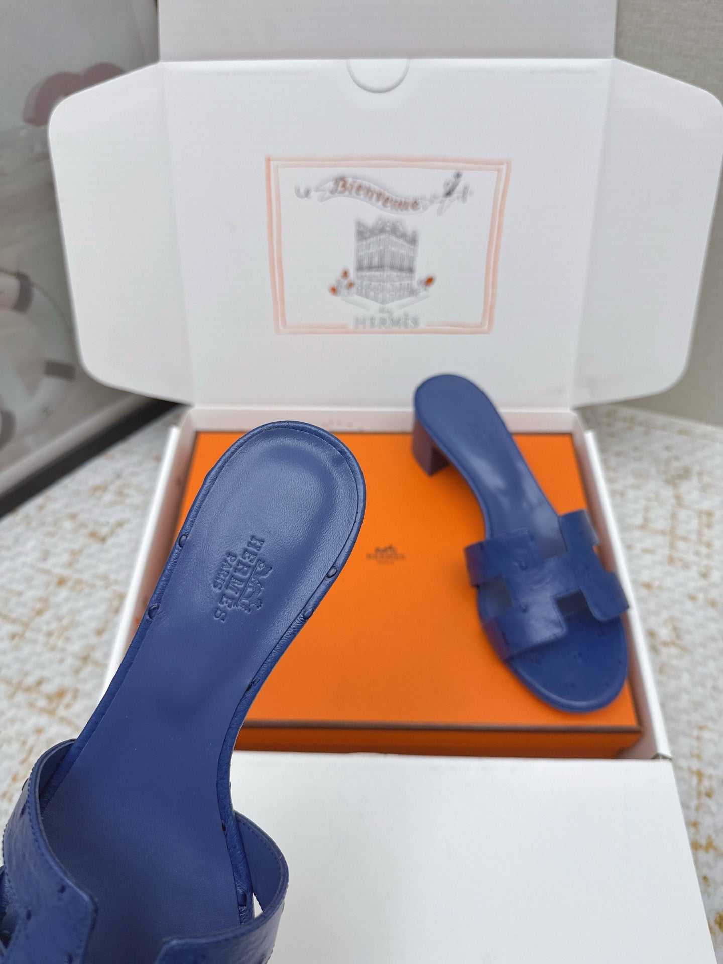 HM 26ss Oran Sandals 50 Blue Encre Ostrich Leather 625131