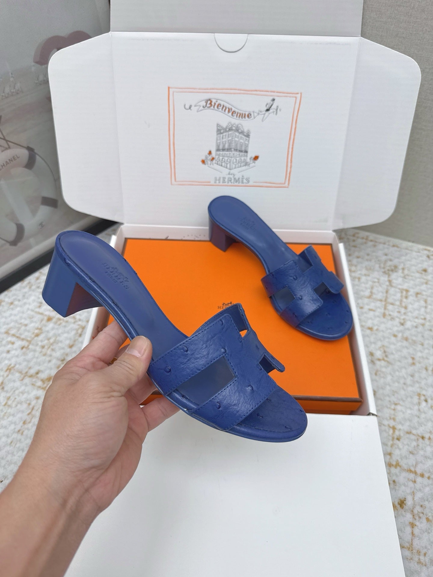 HM 26ss Oran Sandals 50 Blue Encre Ostrich Leather 625131