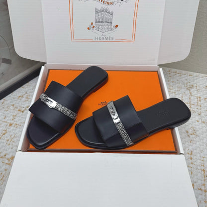 HM 26ss Slippers Black Cowhide Sliver Buckle 625153