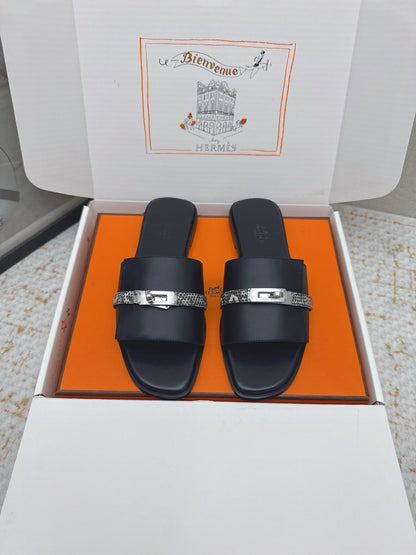 HM 26ss Slippers Black Cowhide Sliver Buckle 625153