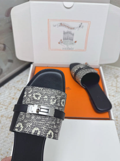 HM 26ss Slippers Gray Black Cowhide Sliver Buckle 625154