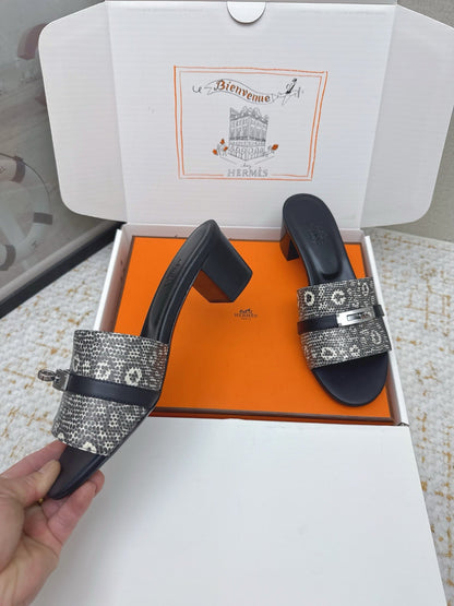 HM 26ss Oasis Sandals 50 Gray White Black Cowhide Sliver Buckle 625157