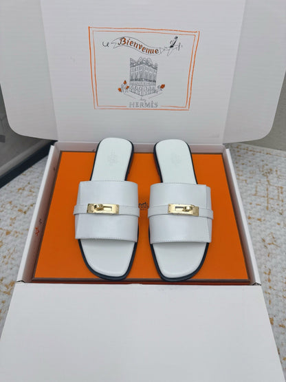 HM 26ss Oasis Sandals White Sheepskin Gold Buckle 625159